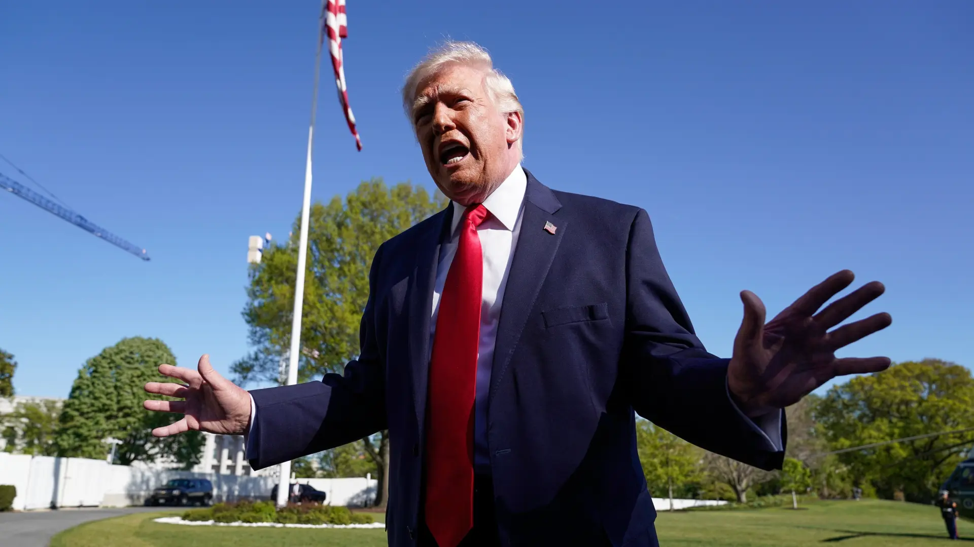 
         Trump y el mundo al revés 
    