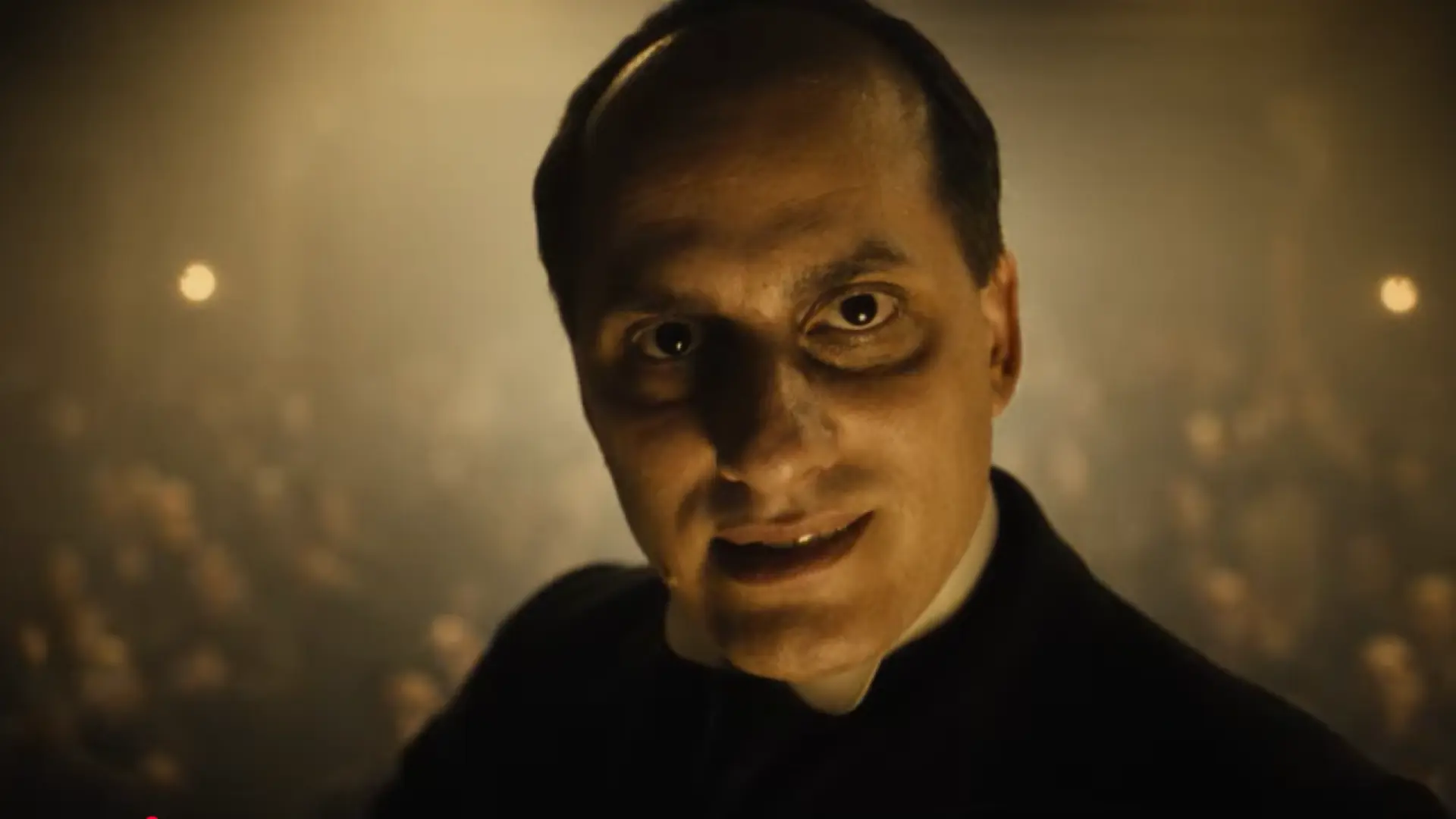 
         Arturo Pérez-Reverte se rinde ante esta miniserie de 8 episodios sobre el ascenso del fascismo: "Magnífica" 
    