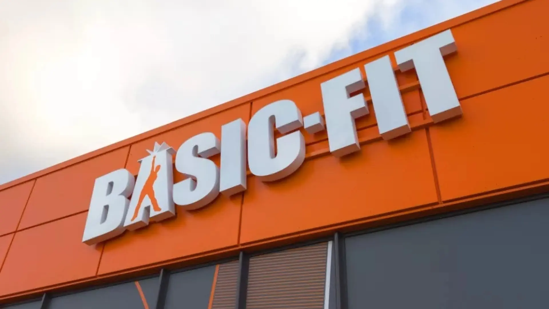 
         Basic-Fit sufre un 'hackeo': filtran los datos de más de un millón de usuarios y afecta a miles de clientes en España 
    