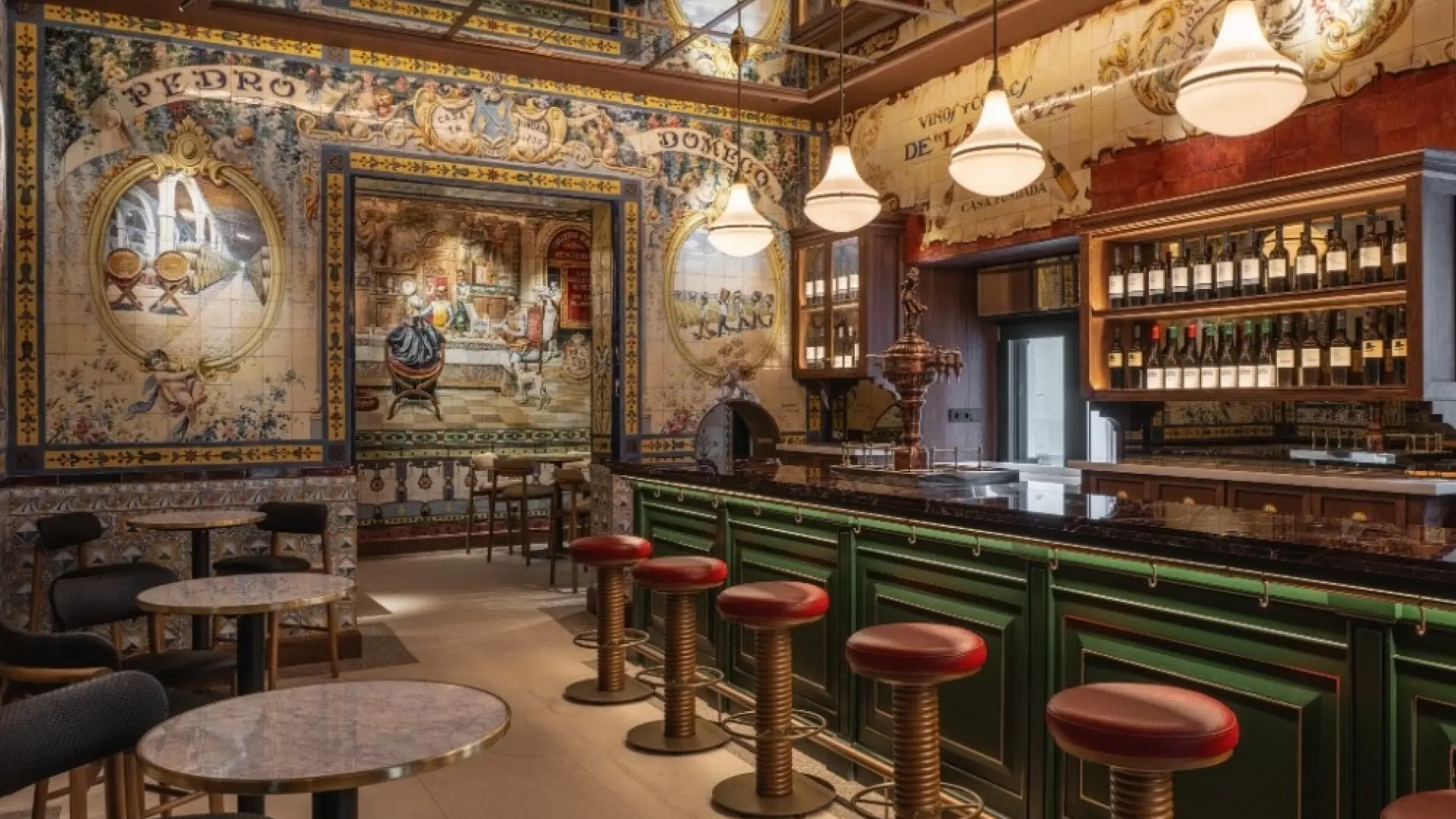 
         Reabre la histórica 'Capilla Sixtina del Azulejo' en Madrid: tendrá una taberna, un restaurante y una sala de espectáculos 
    