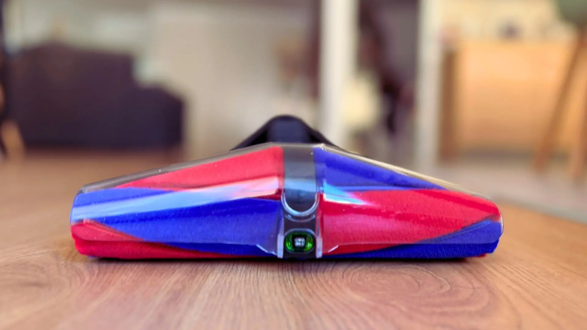 
         Este es el producto de Dyson más cómodo que vas a usar: prácticamente se mueve solo 
    