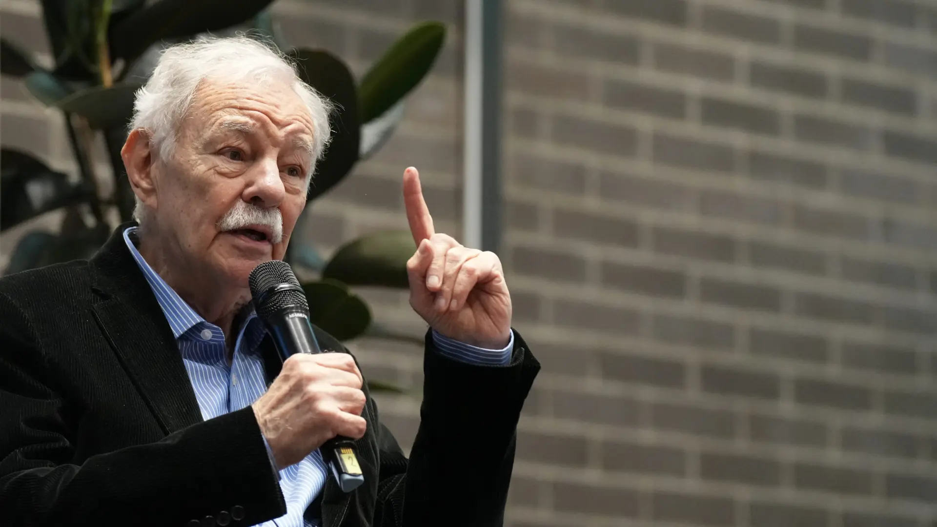 
         Eduardo Mendoza vuelve con su detective sin nombre: "Muchos, a mi edad, se hacen más cascarrabias, pero yo estoy más contento" 
    