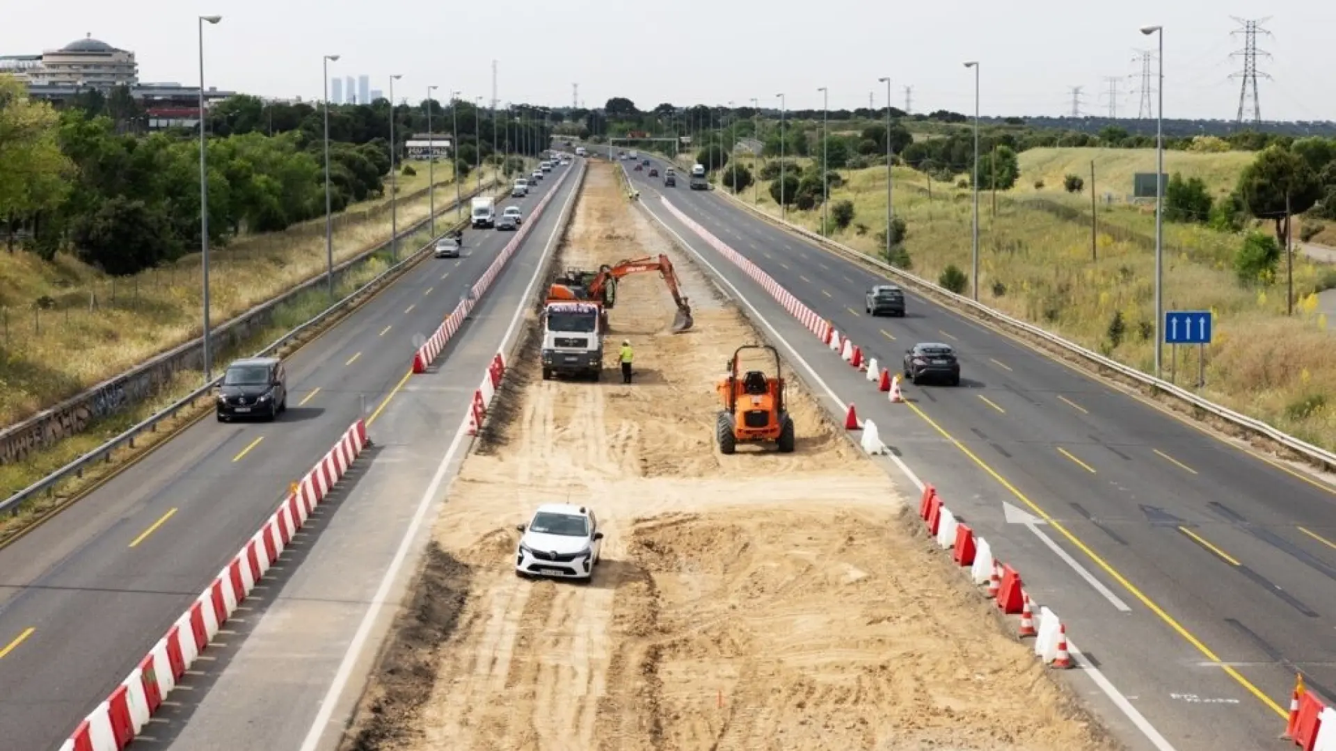 
         El asfaltado de los kilómetros del tercer carril de la M-607 motivará cortes nocturnos y desvíos durante esta semana 
    