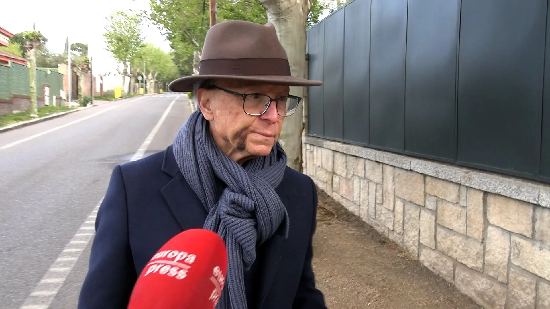 
         Ortega Cano detalla cuál es el motivo de su notable hematoma en la mandíbula y zanja las especulaciones 
    