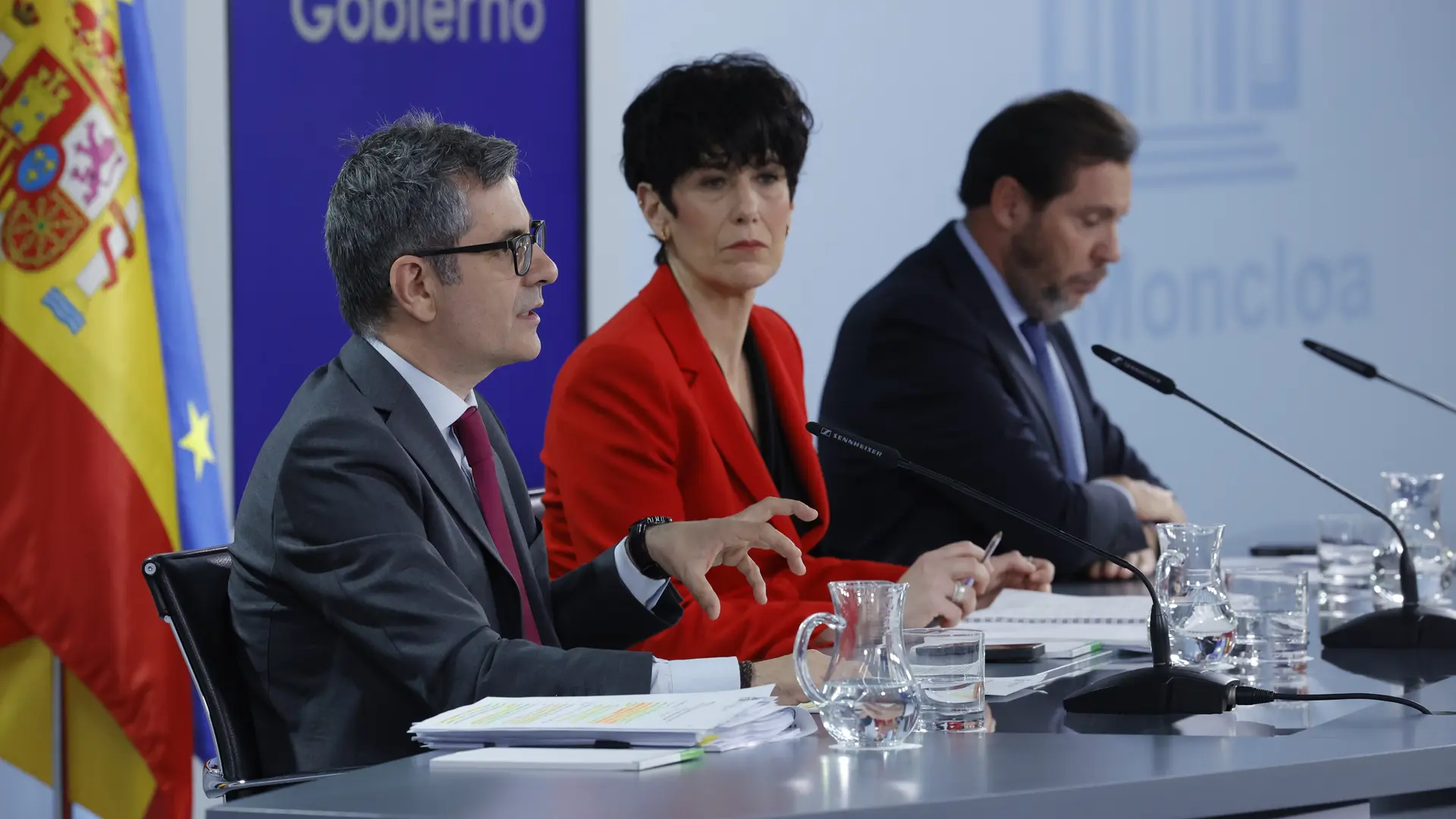
         El Gobierno sale en tromba contra Peinado y denuncia parcialidad pese al reproche de asociaciones judiciales 
    