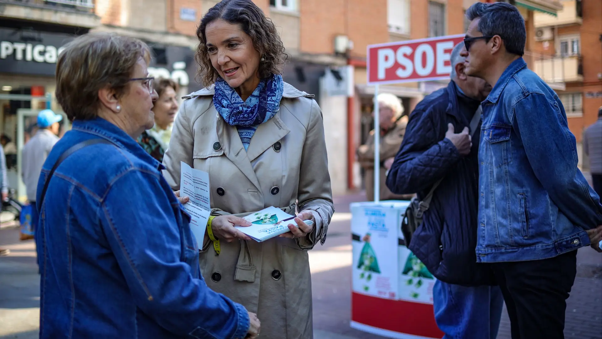 
         El PSOE lanza una campaña para que Madrid devuelva el dinero del 'tasazo' y Almeida dice que lo hará "en los casos que permita la ley" 
    