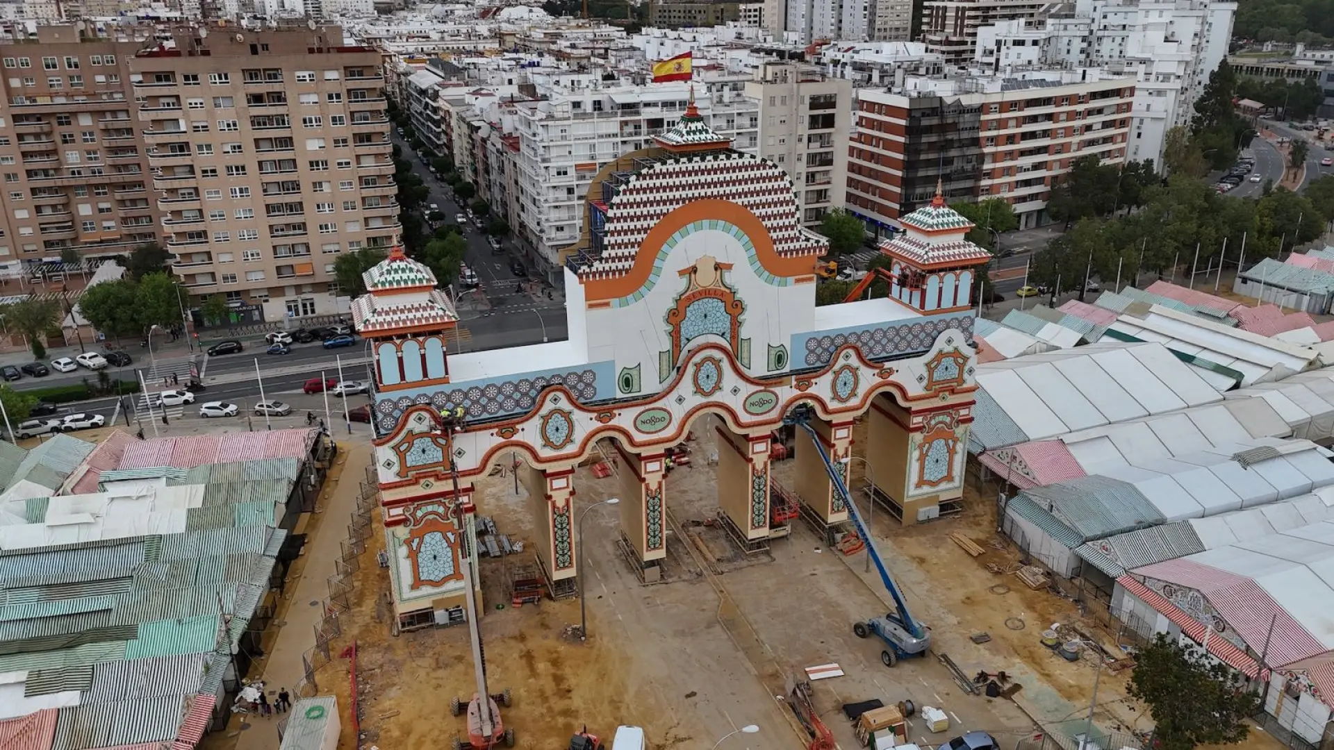 
         Raya Real dará el lunes el pistoletazo de salida a una Feria con casetas abiertas hasta las 6.00 de la mañana 
    
