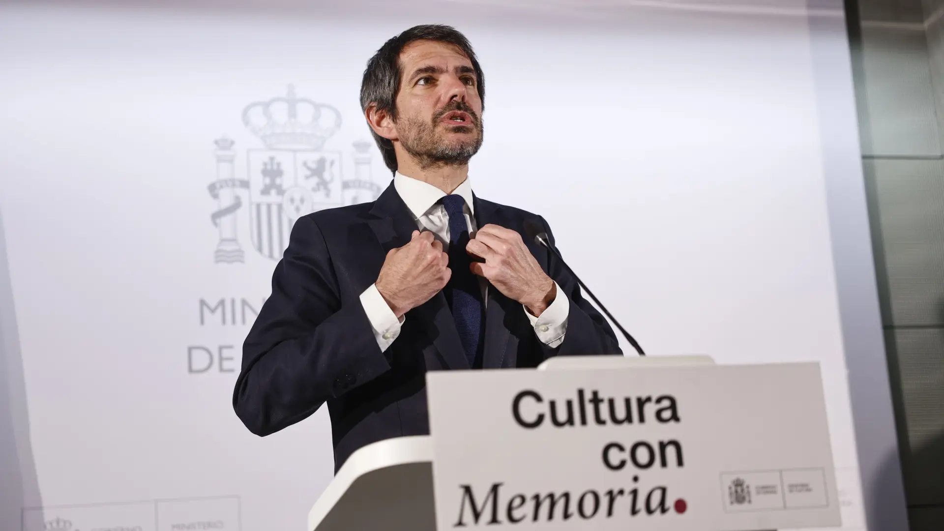 
         El Gobierno pedirá de forma "inminente" la extinción de la Fundación Franco 
    