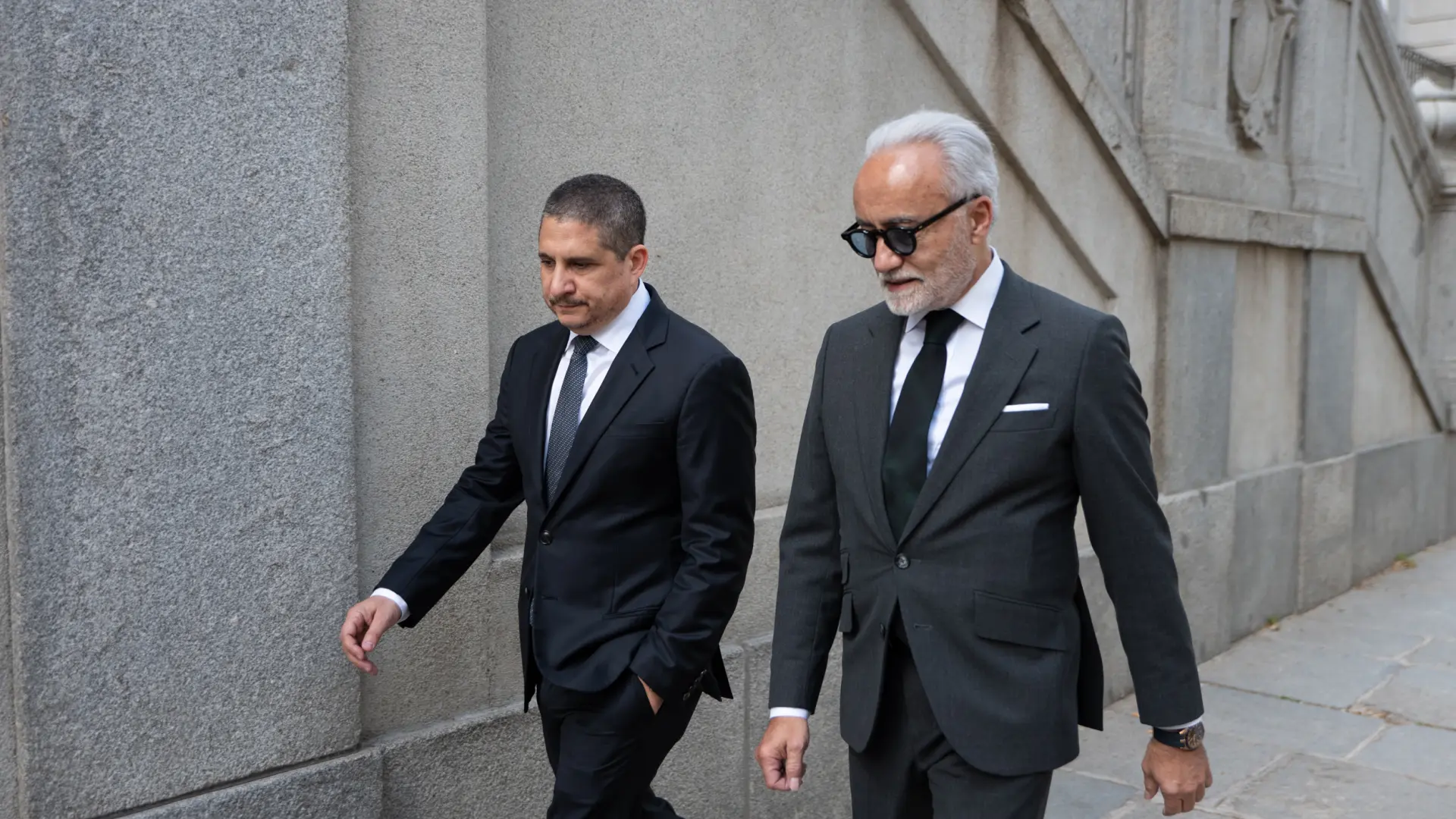 
         Un excargo de Adif atribuye a Pardo de Vera la decisión de comprar mascarillas a la trama: "La presidenta era el órgano de contratación" 
    