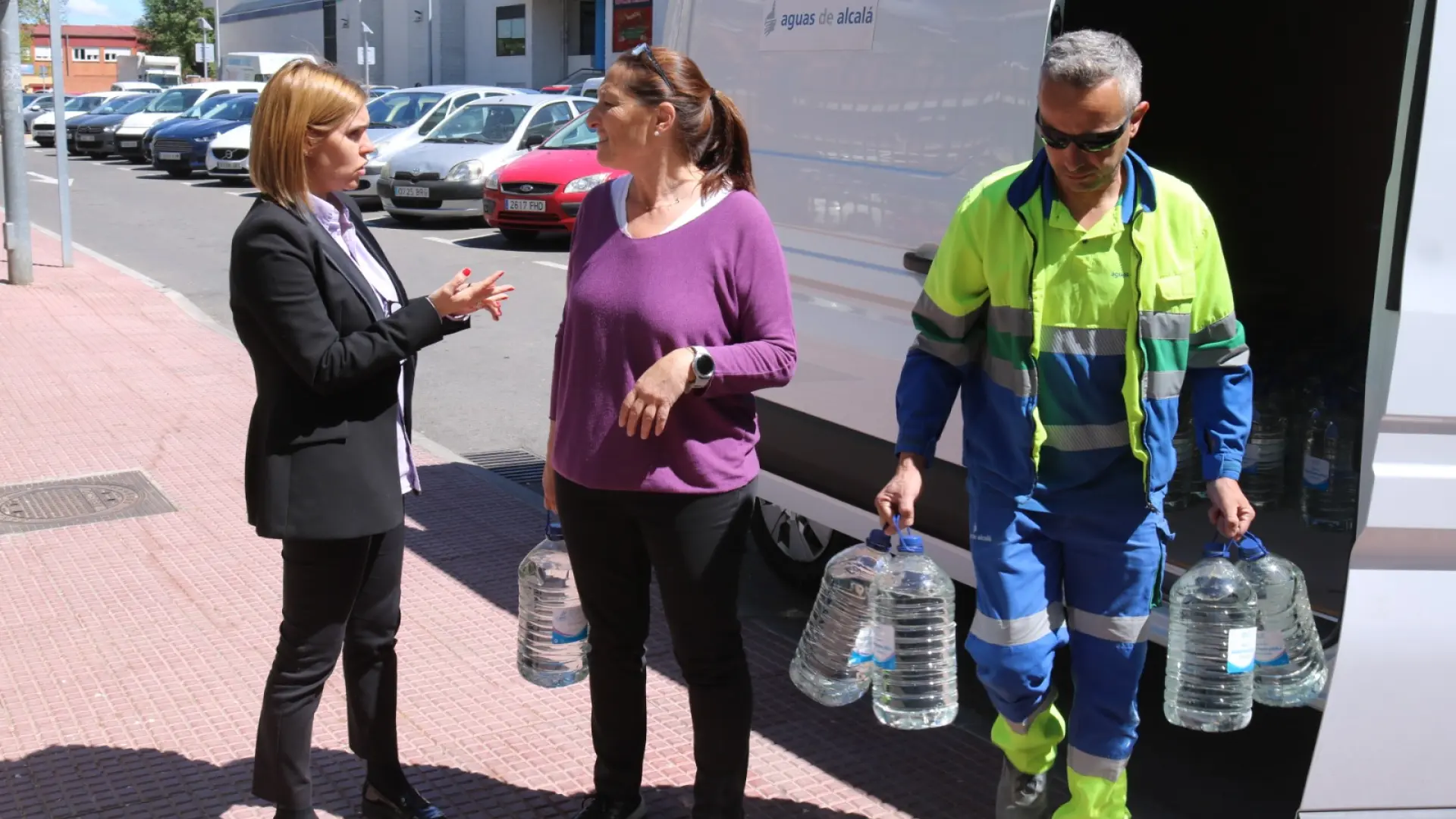 
         Alcalá de Henares se queda sin suministro de agua por una avería: se prevé que se restablezca al final del día 
    