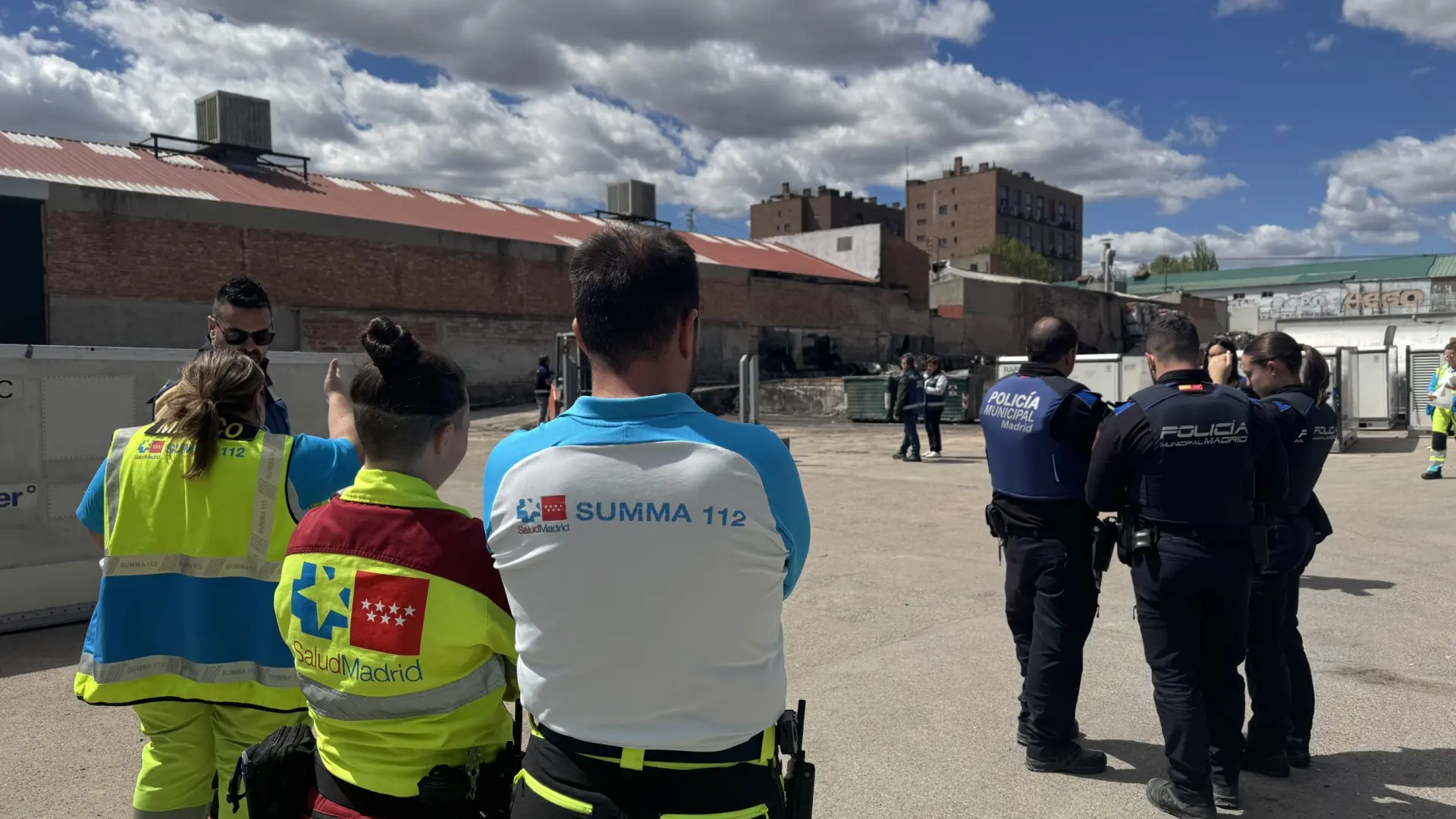 
         Muere un trabajador tras golpearse en la cabeza con un toro mecánico 
    