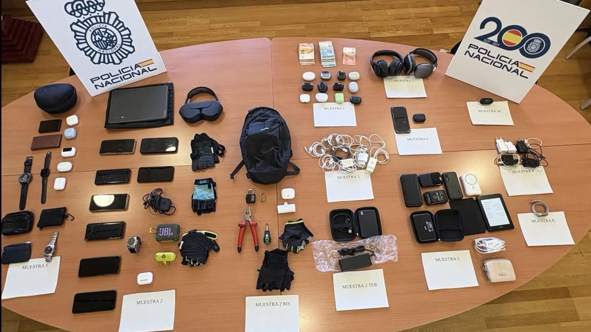 Dos detenidos por robar durante años en las taquillas de gimnasios en Madrid: de relojes a tablets o móviles