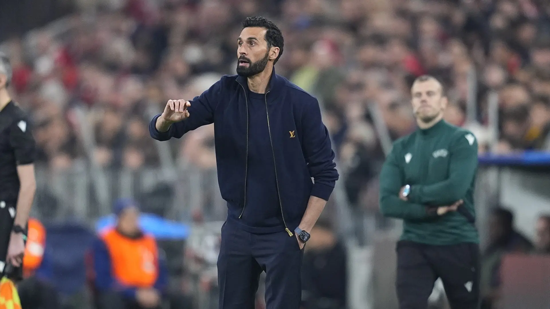 
         La eliminación deja a Álvaro Arbeloa contra las cuerdas: "Entenderé todas las decisiones que pueda tomar el club" 
    