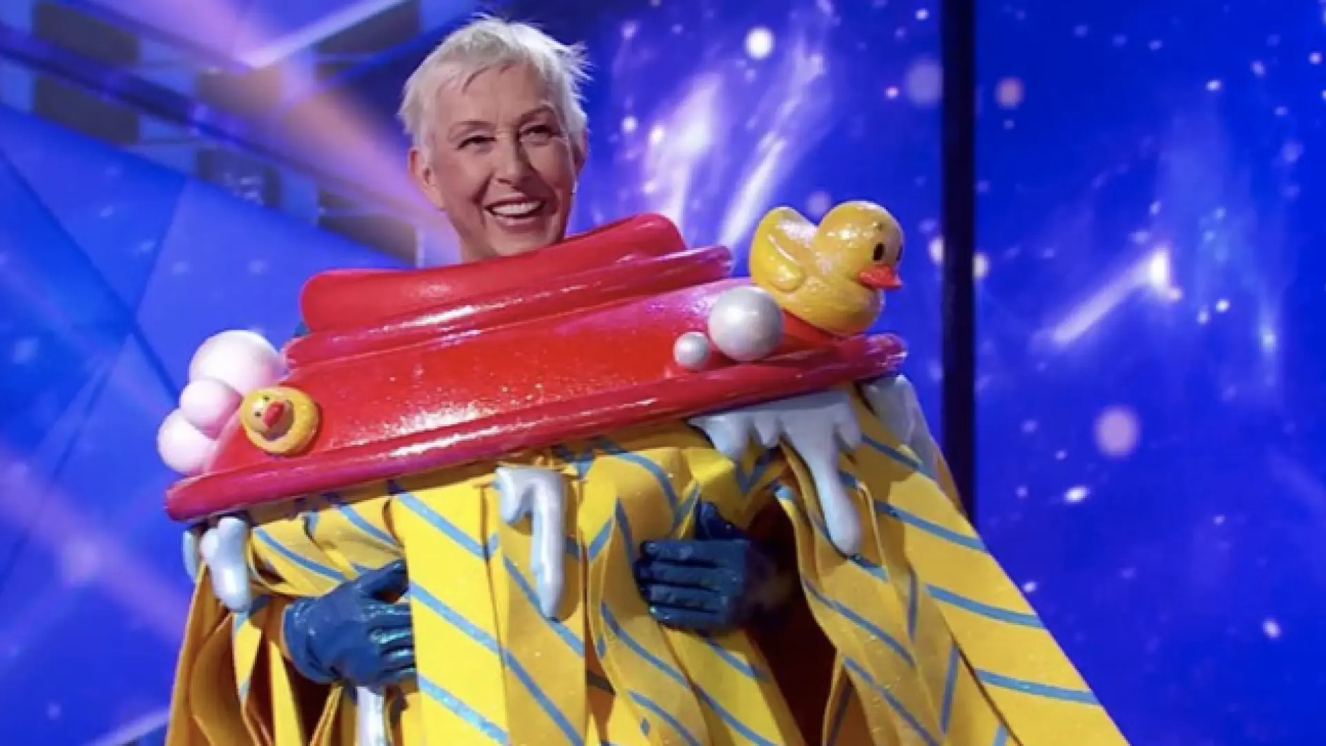 
         La Fregona de 'Mask Singer', una leyenda mundial que deja al plató en shock: "¡El mejor desenmascaramiento de la historia!" 
    