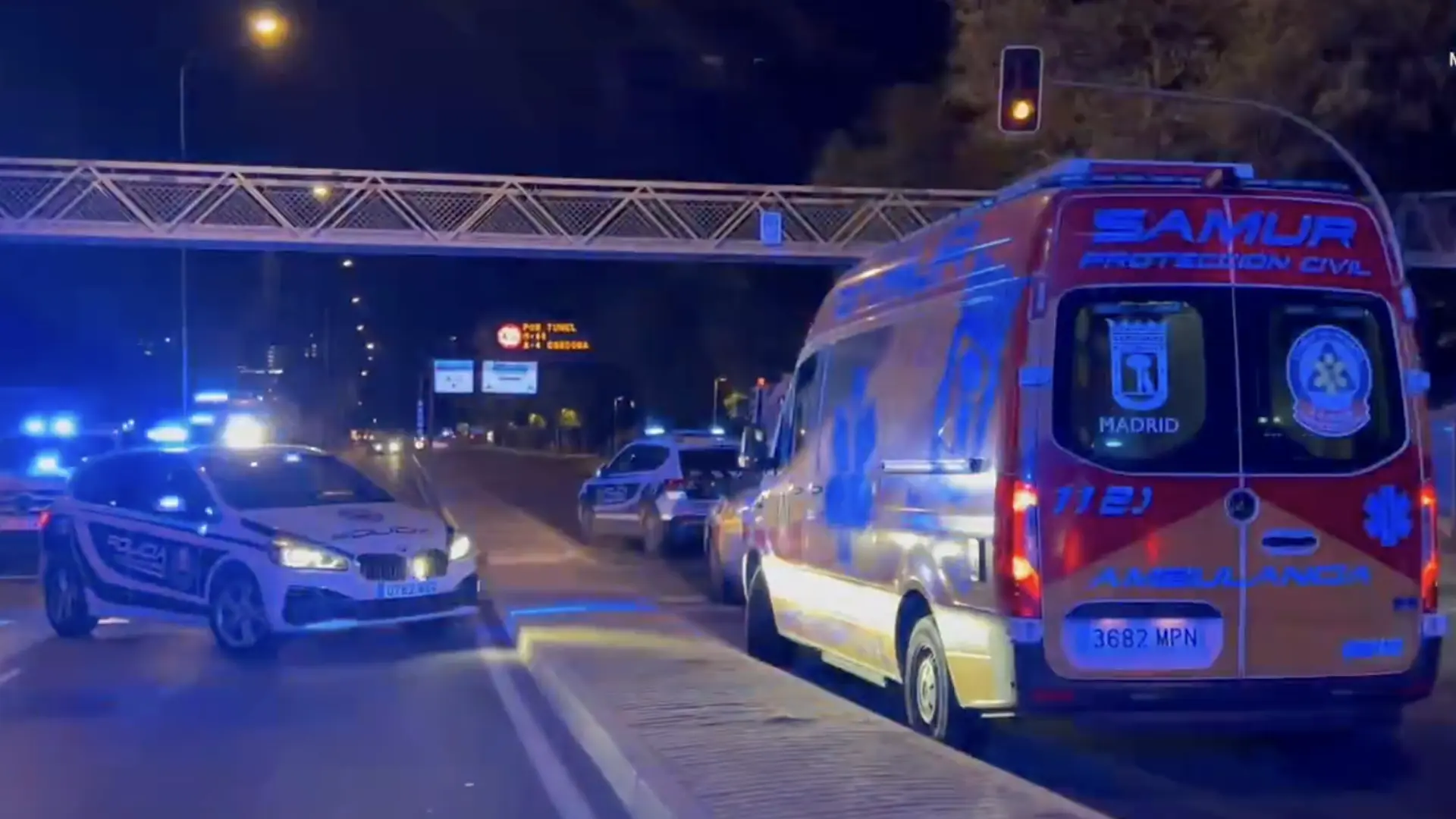 Muere un motorista de 29 años tras chocar con un camión en Madrid