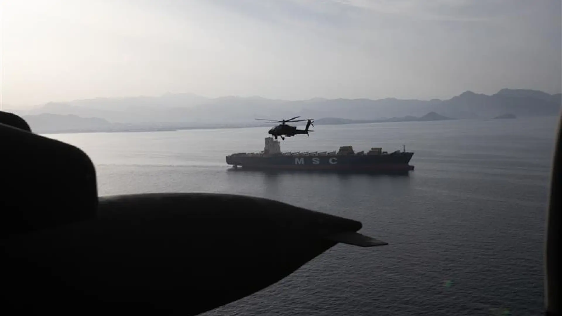 Irán ataca petroleros tras cerrar Ormuz, evalúa nuevas propuestas de EEUU y Trump les acusa de chantaje