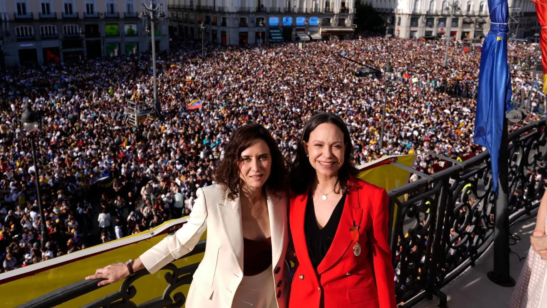 Machado se da un baño de multitudes en una Puerta del Sol abarrotada: 