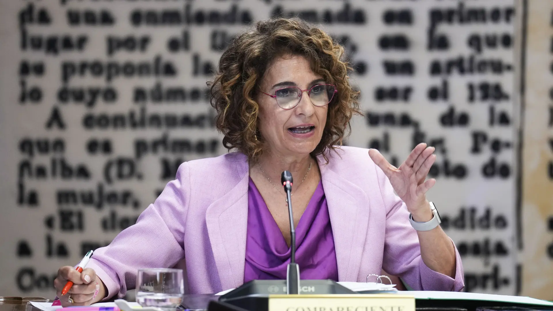 Montero förebrår PP för den "partiska" användningen av senaten medan Sánchez agiterar den andalusiska kampanjen med hälsoannonser