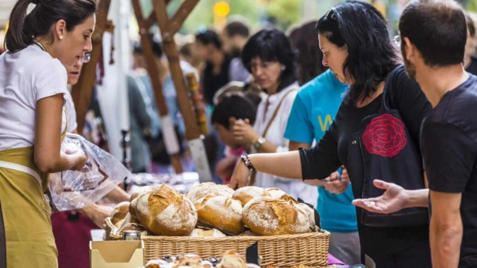 Barcelona inicia los trámites para crear una ordenanza municipal para regular los mercadillos y ferias en la calle