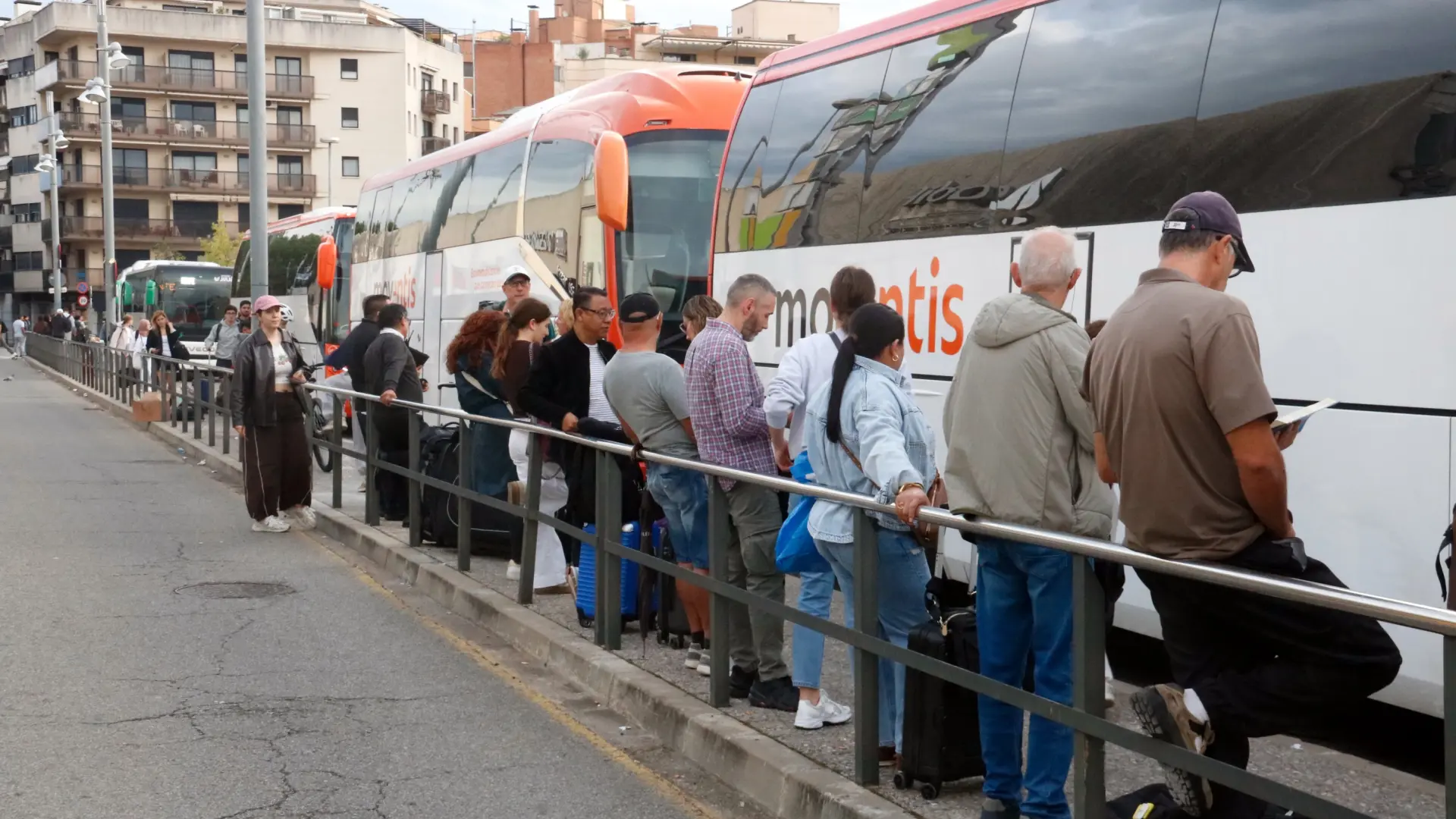 Alcaldes catalanes piden más autobuses directos a Barcelona para evitar las incidencias de Rodalies
