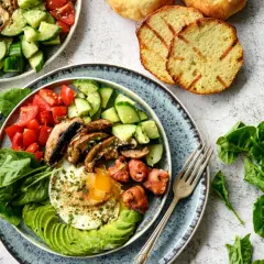 El plato de comida saludable perfecto.