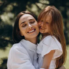 Madre e hija adolescente.