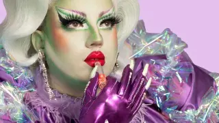 La drag queen Choriza May con el pintalabios de chorizo