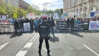 Los problemas crecen... para Planas: a los aranceles se suman conflictos con inspectores de pesca y veterinarios