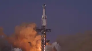 El mega cohete Starship de SpaceX realiza un vuelo de prueba desde Starbase, Texas, el martes 27 de mayo de 2025.
