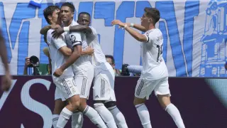 Los jugadores del Real Madrid celebran un gol al Pachuca en el Mundial de Clubes.