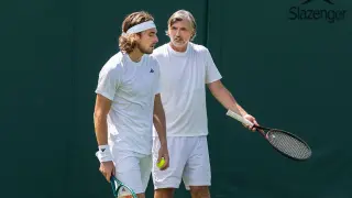 Stéfanos Tsitsipas y Goran Ivanisevic durante un entrenamiento.
