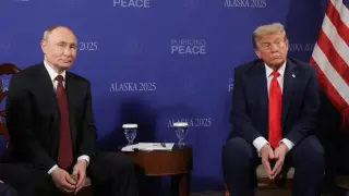 Putin y Trump, al inicio de su reunión en Alaska.