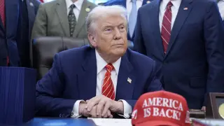 February 3, 2026, Washington, District Of Columbia, USA: United States President Donald J Trump answers questions after signing the bill ending the four-day partial government shutdown in the Oval Office of the White House in Washington, DC, USA, on February 3, 2026. A number of Republican lawmakers from both the US Senate and US House were present (Credit Image: © Yuri Gripas - Pool Via Cnp/CNP via ZUMA Press Wire)LaPresse