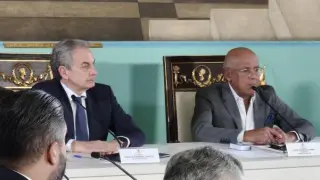 El expresidente José Luis Rodríguez Zapatero junto al presidente de la Asamblea Nacional, Jorge Rodríguez.