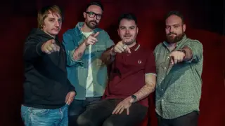 Los integrantes del grupo Supersubmarina durante la presentación del libro 'Algo que sirva como luz'.
