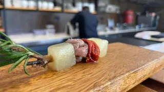 La fruta también puede encurtirse y presentarse en brochetas para el verano.