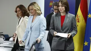 MADRID, 08/04/2025.- (De izq a der) Los ministros de Sanidad, Mónica García; la ministra de Educación, Formación Profesional y Deportes y portavoz del Gobierno, Pilar Alegría; el ministro de Economía, Carlos Cuerpo, y la ministra de Ciencia, Innovación y Universidades, Diana Morant, llegan a la rueda posterior a la reunión del Consejo de Ministros en el complejo del Palacio de la Moncloa, este martes. EFE/ Juan Carlos Hidalgo