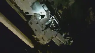 Las astronautas Anne McClain y Nichole Ayers realizan una caminata espacial