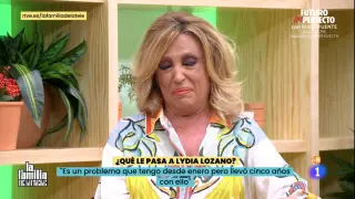 Lydia Lozano llora en 'La familia de la tele'.