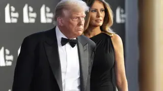 El presidente Donald Trump y la primera dama Melania Trump llegan para ver el estreno de 'Los Miserables', en el Kennedy Center.