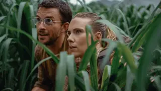 Jonathan Bailey y Scarlett Johansson en 'Jurassic World: El renacer'