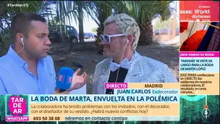 Juan Carlos, exdecorador de Marta López, se presenta a su boda a exigirle dinero.