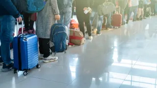 Cola en un aeropuerto.