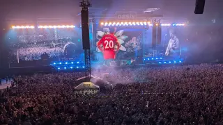 Oasis rinde homenaje a Diogo Jota en su primer concierto de regreso.