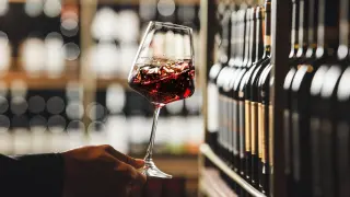 Imagen recurso de una copa de vino.