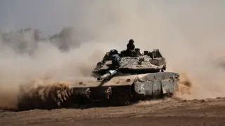 No Location (Israel), 19/08/2025.- Israeli tanks deployed along the Israel-Gaza border in southern Israel, 19 August 2025. EFE/EPA/ATEF SAFADI