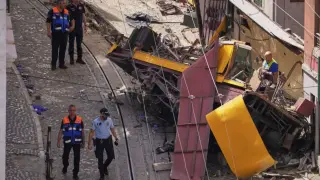 ortugal sigue de luto después de que el funicular de Glória, uno de los lugares más conocidos de Lisboa, descarrilara fatalmente.
