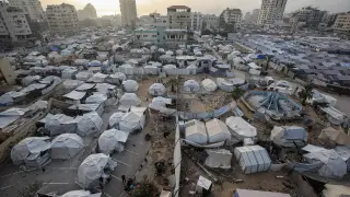 Tiendas de campaña de desplazados palestinos en Gaza.