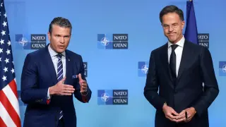 Rutte, este miércoles en Bruselas junto al secretario de Defensa de EEUU, Pete Hesgeth.