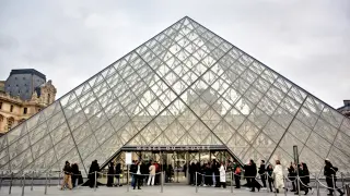 La entrada del Museo del Louvre, en una imagen de archivo.